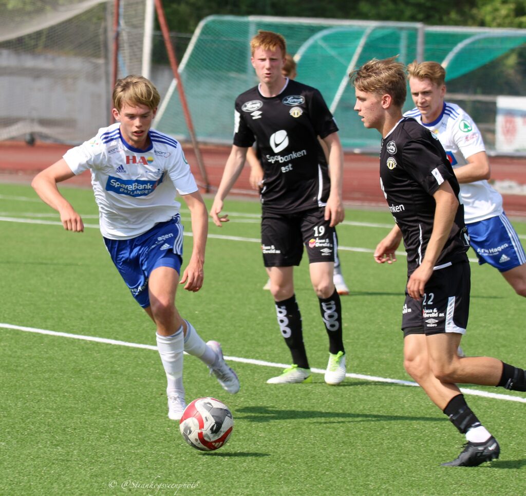 Mathias Sørum i aksjon mot Sogndal 2. Foto: Stian Høgsveen.